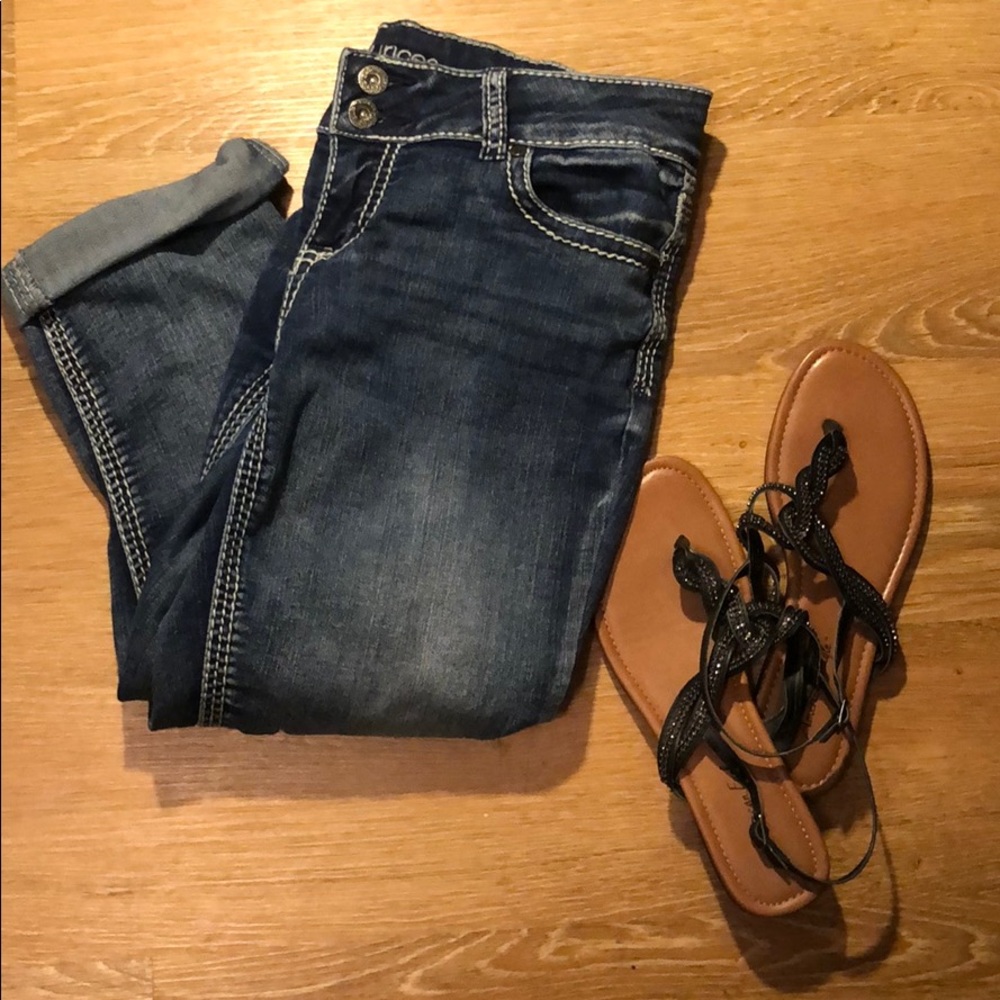 3/4 Maurices capris - low cut-cuff-double button